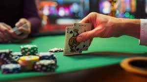 Antarmuka aplikasi mobile escobartoto menampilkan pasar Liga 1 dan opsi permainan live dealer